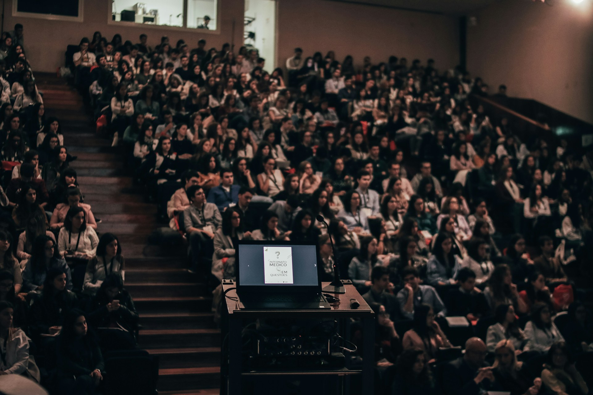 A full lecture hall listening to a talk
